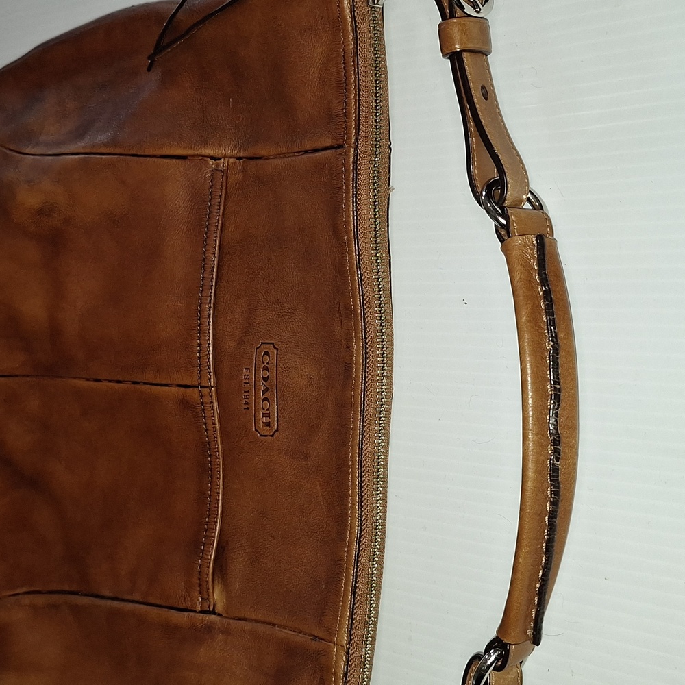 COACH (Vintage) Madison Hobo Bag in Tan. - Picture 15 of 15